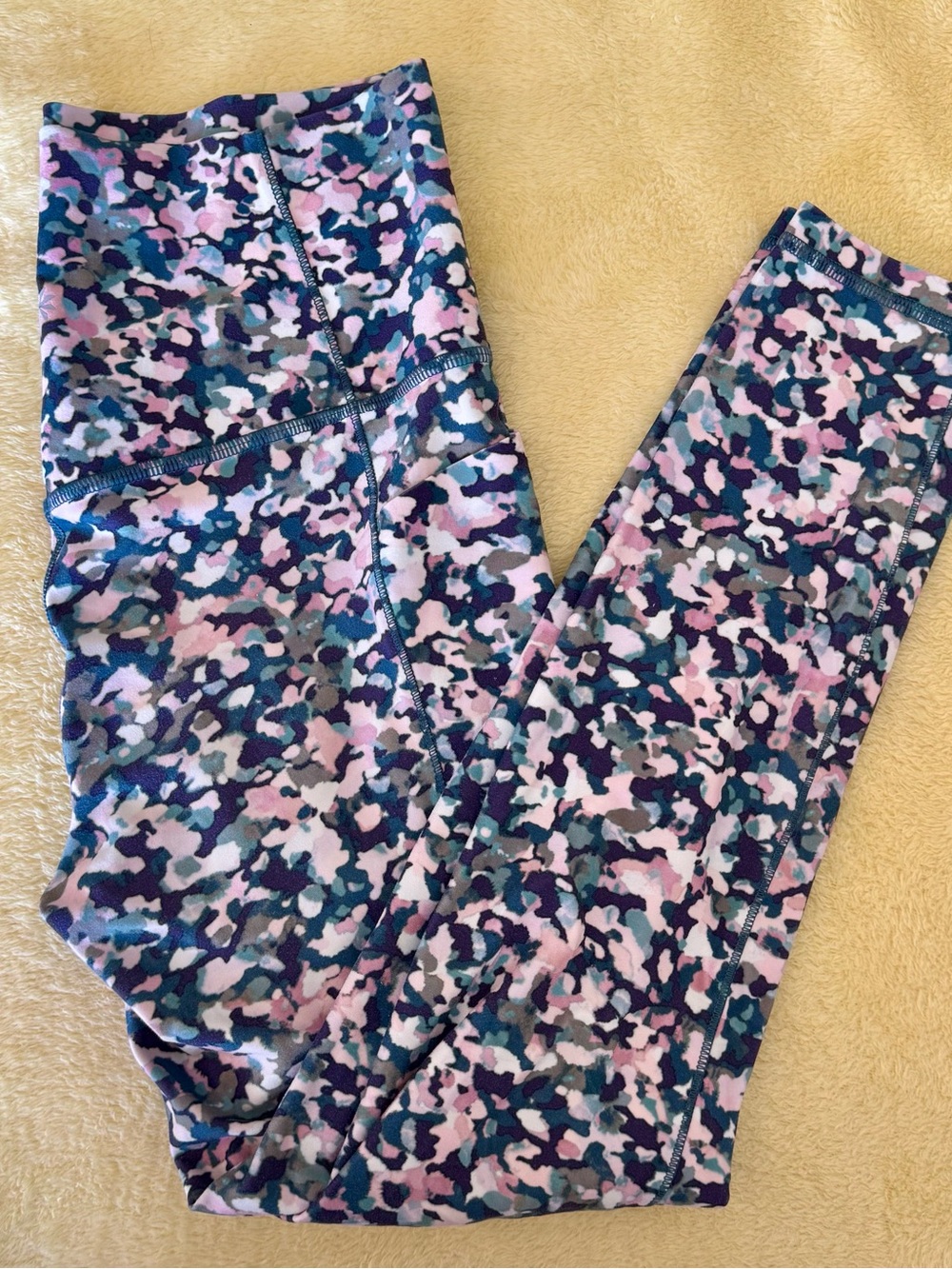 Athleta Salutation Stash Pocket II Printed 7/8 Tight Leggings, small